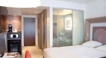 Улучшенный двухместный люкс с 1 кроватью и диваном в Гостинице Novotel Moscow Kievskaya
